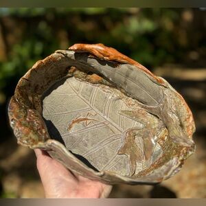 Vtg.Handmade Pottery Freeform bowl with realistic lizard and leaf pattern